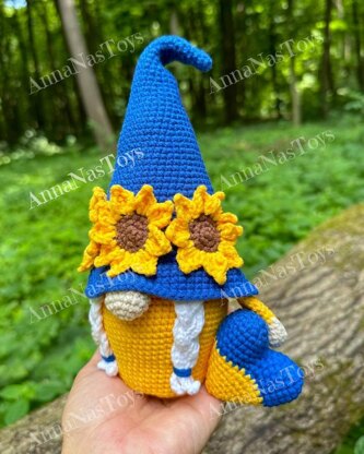 Patriotic gnome of Ukraine (girl)