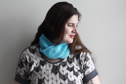 Dove Twist Cowl