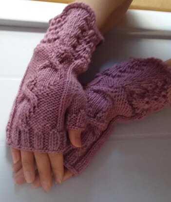 Rosebuds & Lace Fingerless Mitts