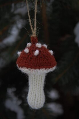 Tiny Toadstools Ornament & Garland