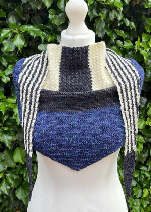 Mischievous Magpie Shawlette