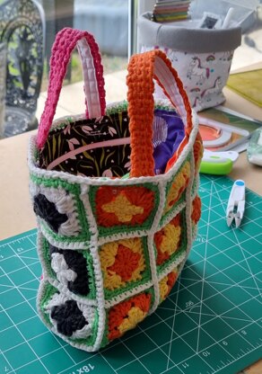 Hoooked cotton granny square bag