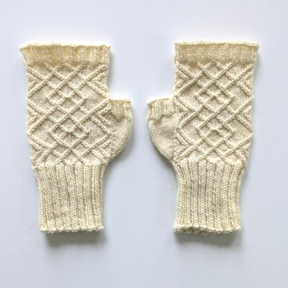 Finely Knit Argyle Mitts