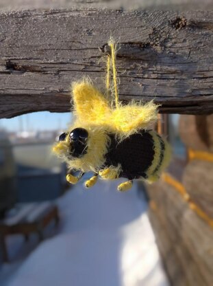 Bee knitting pattern. Bee toy knitting patterns