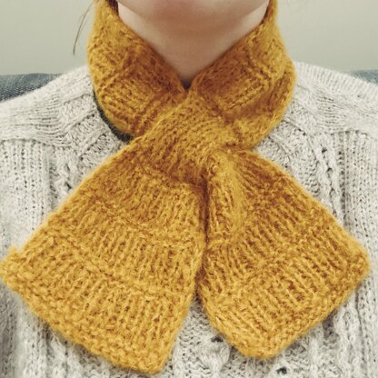 Nostalgia Keyhole Scarf