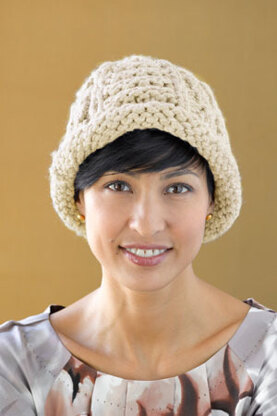 Cream Knit Hat in Lion Brand Wool-Ease Thick & Quick - L0327AD