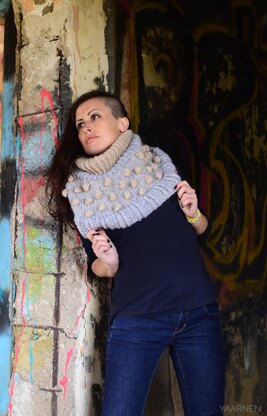 Comfortbobble knit cowl cape with bobbles