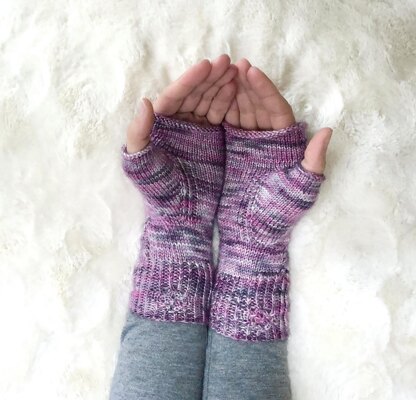 Lace Fingerless Mitts