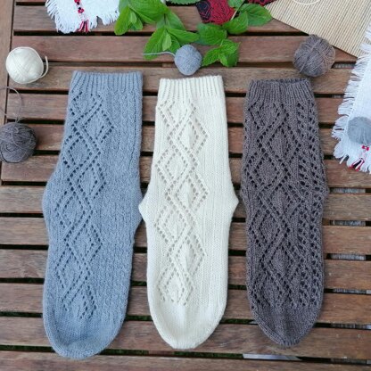 Lace diamonds socks trio