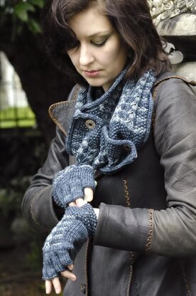 Moosetracks Fingerless Gloves and Matching Cowl