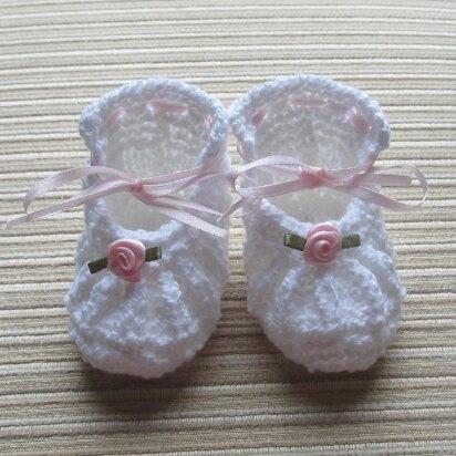 White Knitted Shoes with Small Roses 0-3 Months