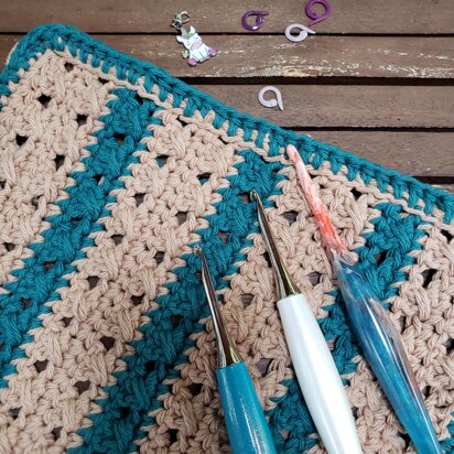 Crossed-stripes crochet dishcloth