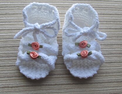 Knitted Sandals with Cables for a Baby Girl