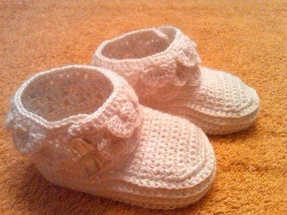 Crocodile Stitch Baby Booties