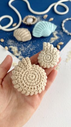 Seashell crochet pattern Amigurumi shell keychain and bag charm