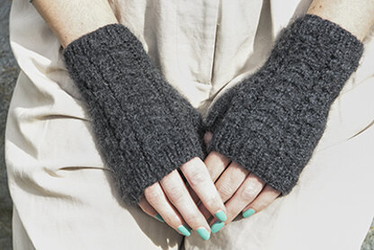 Cable Mitts in The Fibre Co. Knightsbridge - Downloadable PDF