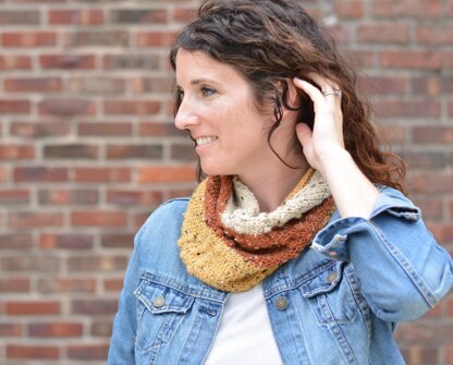 Rustic Candy Corn Cowl