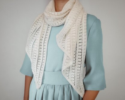 Diagonal elegant scarf