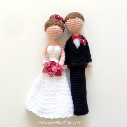 Loving Bride and Groom Wedding Dolls