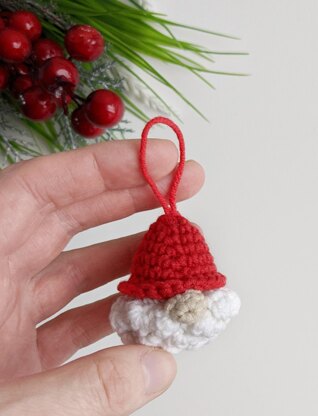 Christmas gnome ornament easy crochet pattern