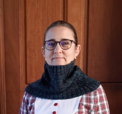 Tartanesque cowl