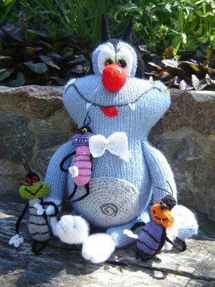 Knitted Oggy and the cockroaches