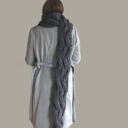 Intertwining cable scarf