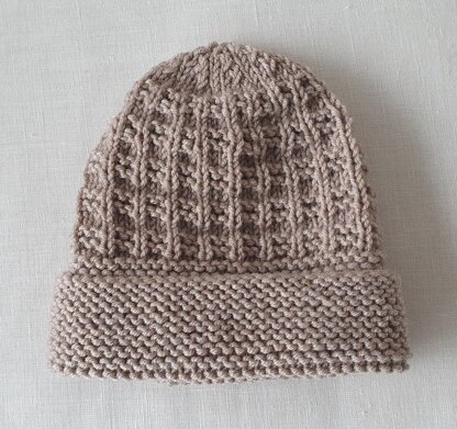 Olly - Baby’s 8ply texture stitch beanie with garter brim