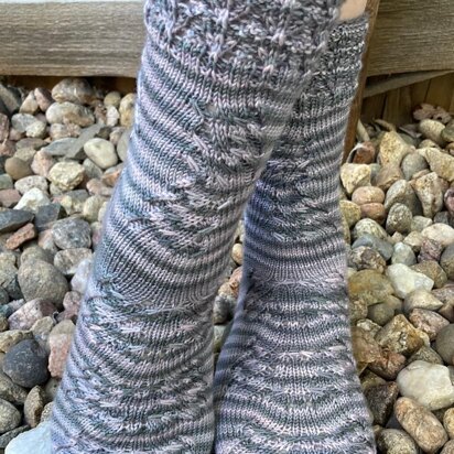Hope Feathers Socks - knitting pattern