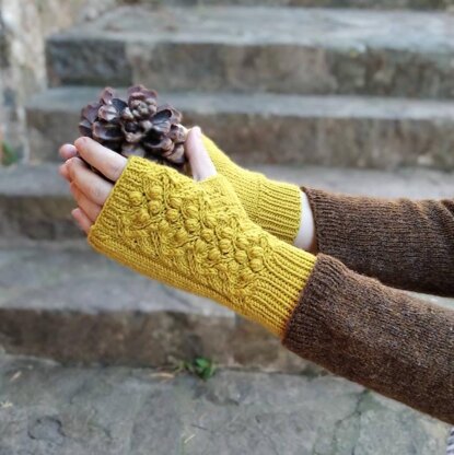 Karelia Fingerless Mitts