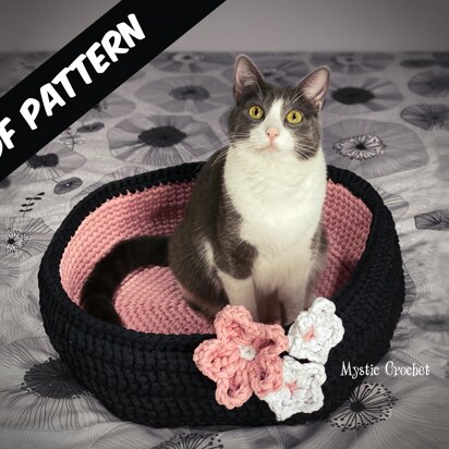 Sakura pet bed in Crochet