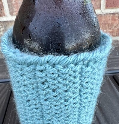 Flat Bottom Koozies -- a loom knit pattern