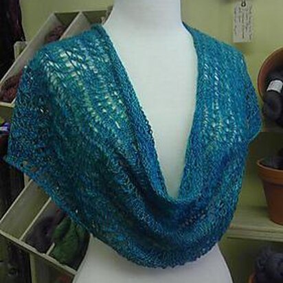 Tres Laces Cowl