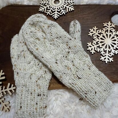 Cable Mitten Pattern by Lisa Vanilla