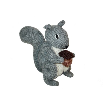 Squirrel with Acorn - knitting pattern
