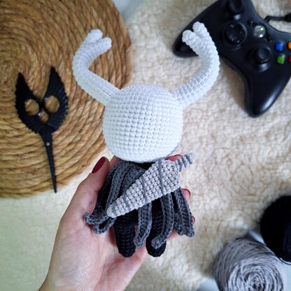 Hollow Knight Amigurumi Pattern - Fanart