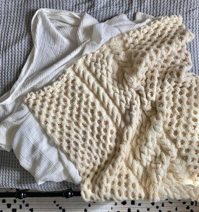 Winter Bees Knit Cable Blanket