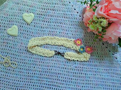 Crochet Headband With Flowers Pattern