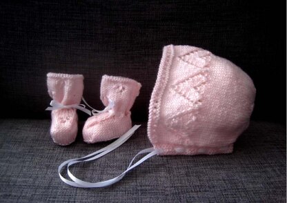 Sweetheart Bonnet & Booties Set (4-ply)