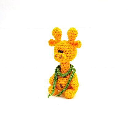 Crochet miniatue Giraffe pattern. Amigurumi Giraffe pattern.