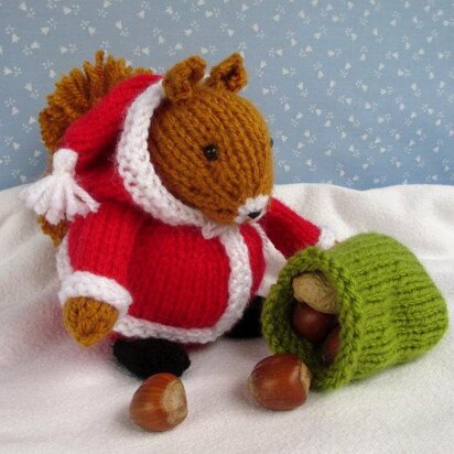 Santa Squirrel - knitting pattern