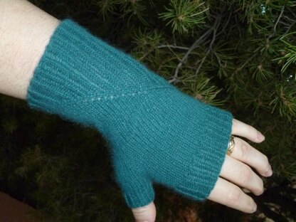 Featherweight Cashmere Fingerless Gloves