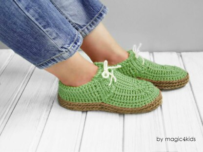 Green mocassins