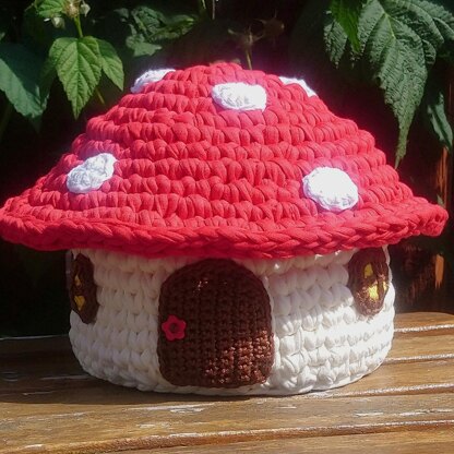 Toadstool Basket Fairy House