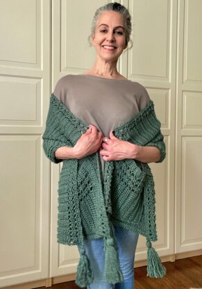 Easy Crochet Pocket Shawl Pattern: Easy Pleases-Me Pocket Shawl