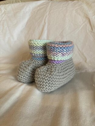 Garter Stitch Baby Set - Booties