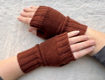 Comfy Cabin Fingerless Mitts