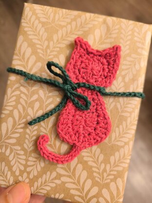 Cat shaped gift tag applique