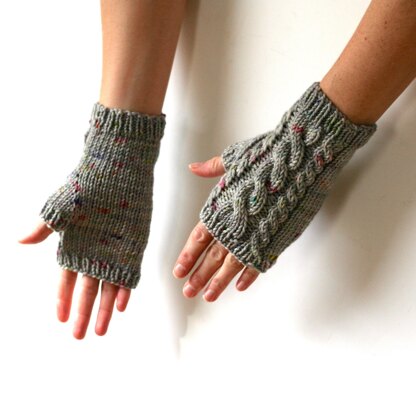 Cabled Delight Mitts