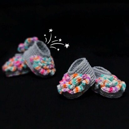 Baby booties . The Sweet Ruffle Booties